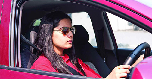 wear-sunglasses-while-driving